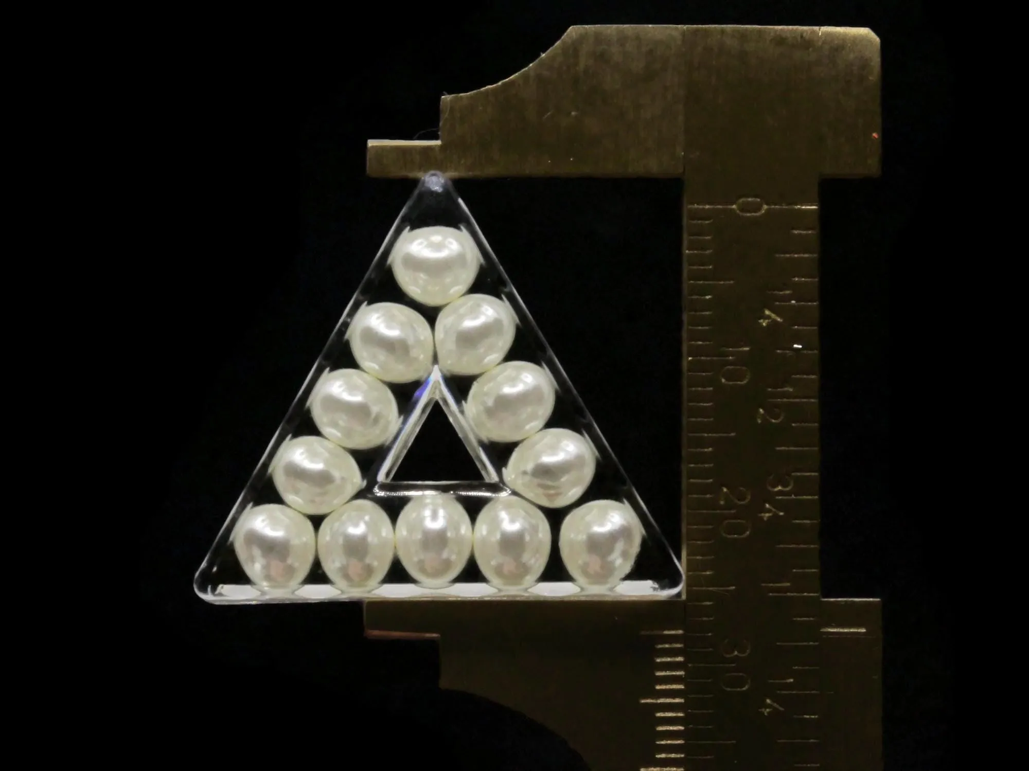 28mm White Pearl Filled Clear Triangle Resin Pendants