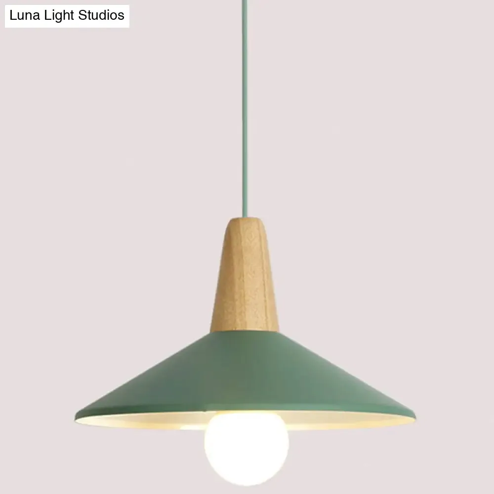 Nordic Style Metal Hanging Pendant Lamp with Wooden Top - Ideal for Restaurants