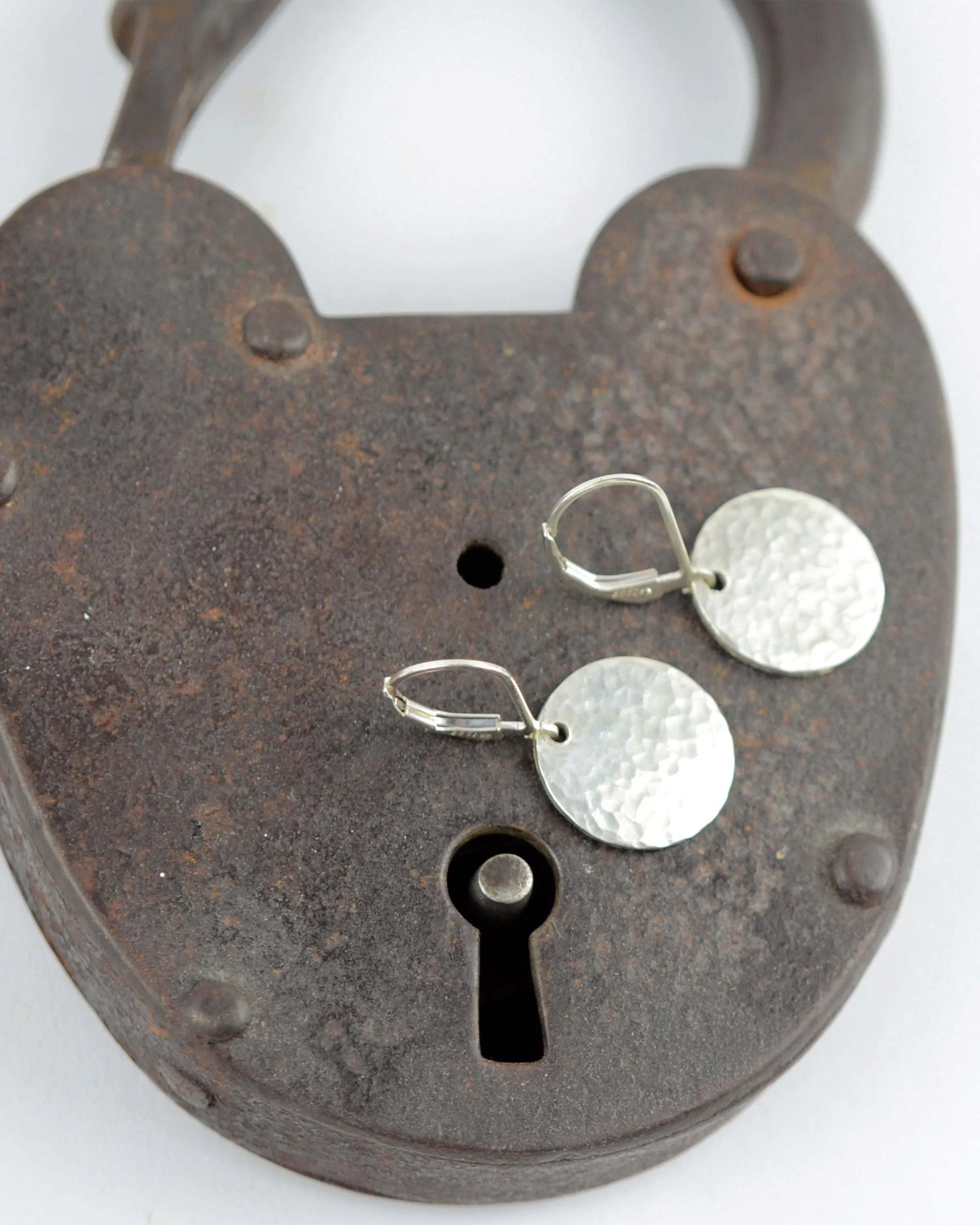 Simple silver hammered disc rustic earrings