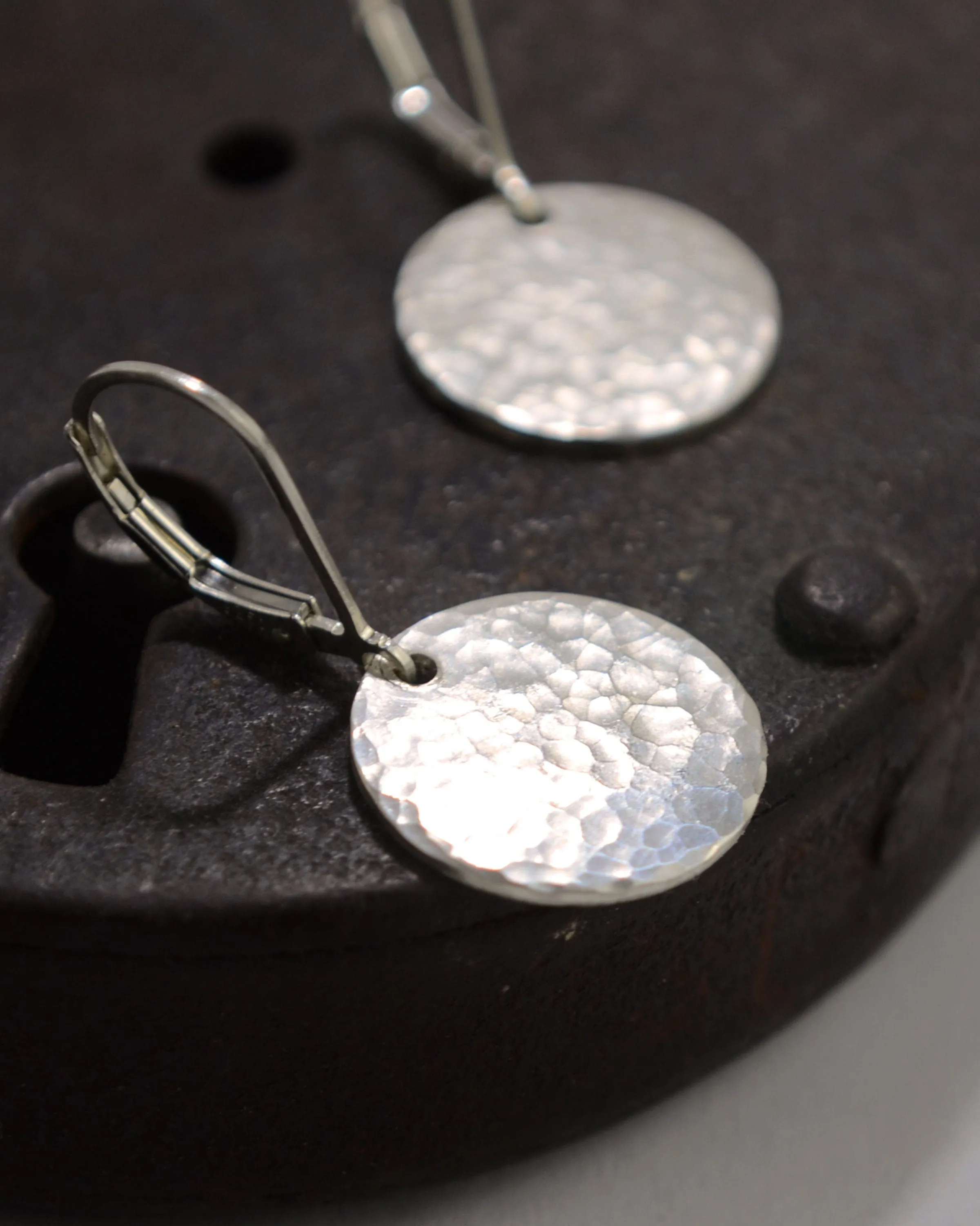 Simple silver hammered disc rustic earrings