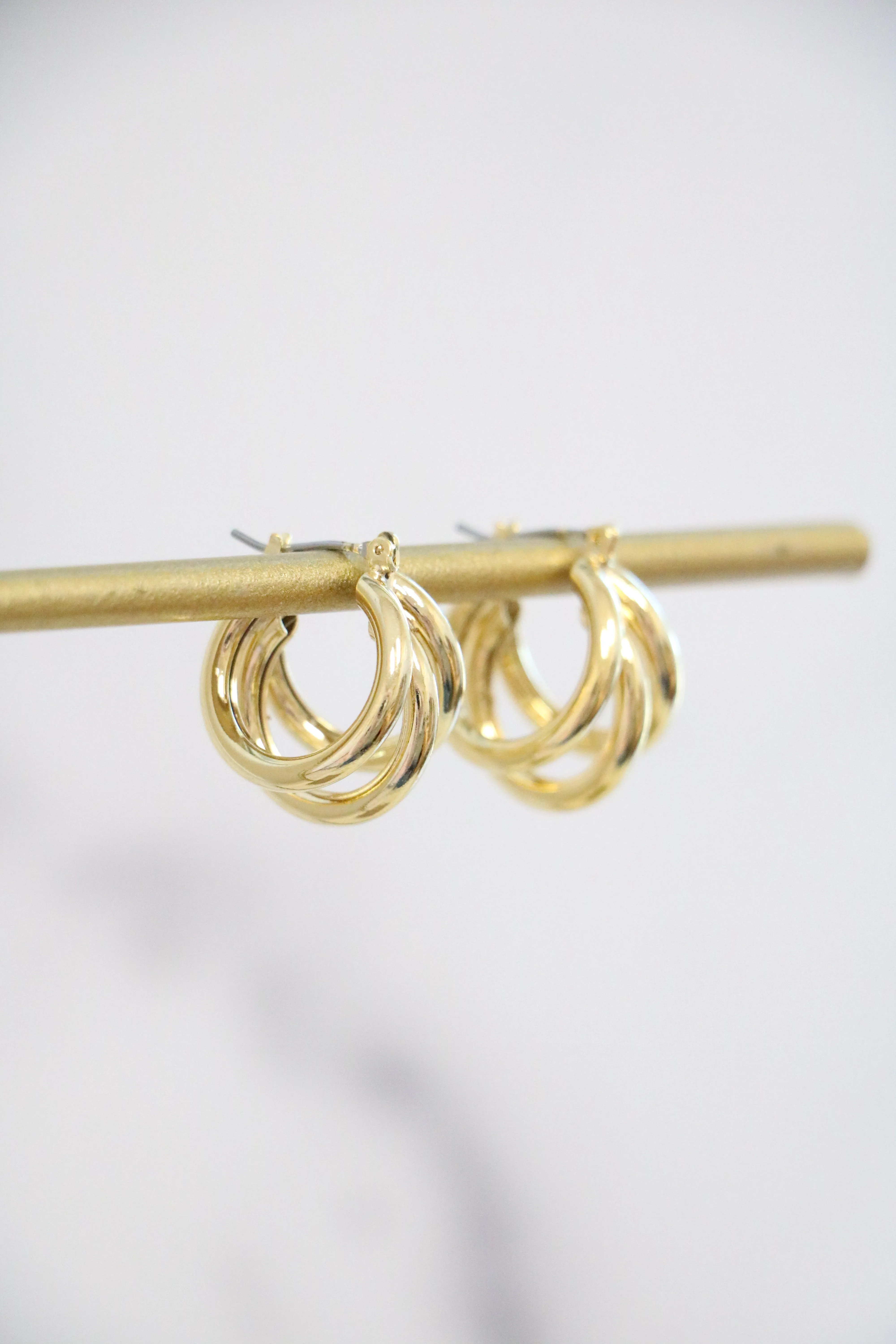 triple hoops { gold }